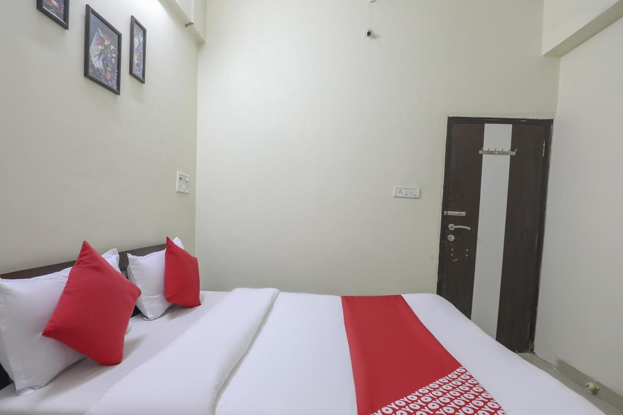 Collection O Shyam Vatika Banquet And Rooms 수라트 외부 사진